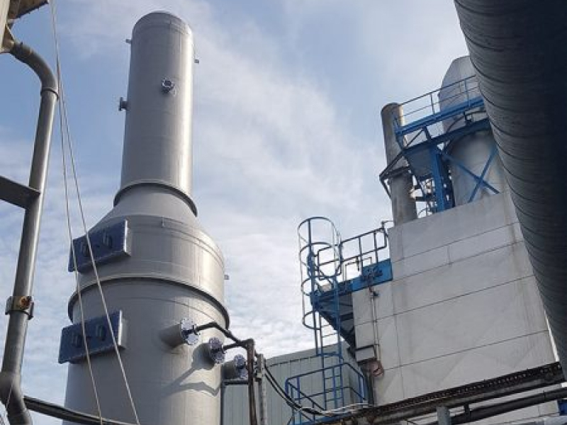 12-Metre-Tall APMG Plastics Fume Scrubber System for Refining Company